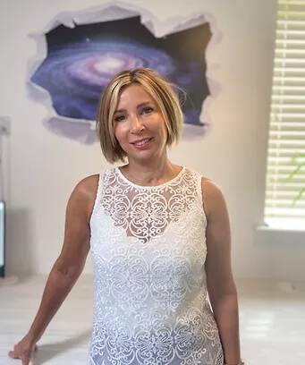 Sue, member of the Elizabeth Rose Psychics UK reception team